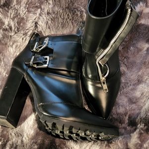 Heeled boots